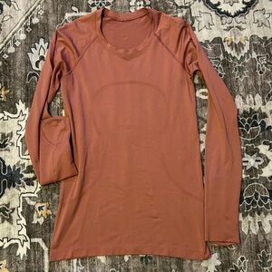 Lululemon swiftly, long sleeve mauve  color size 8